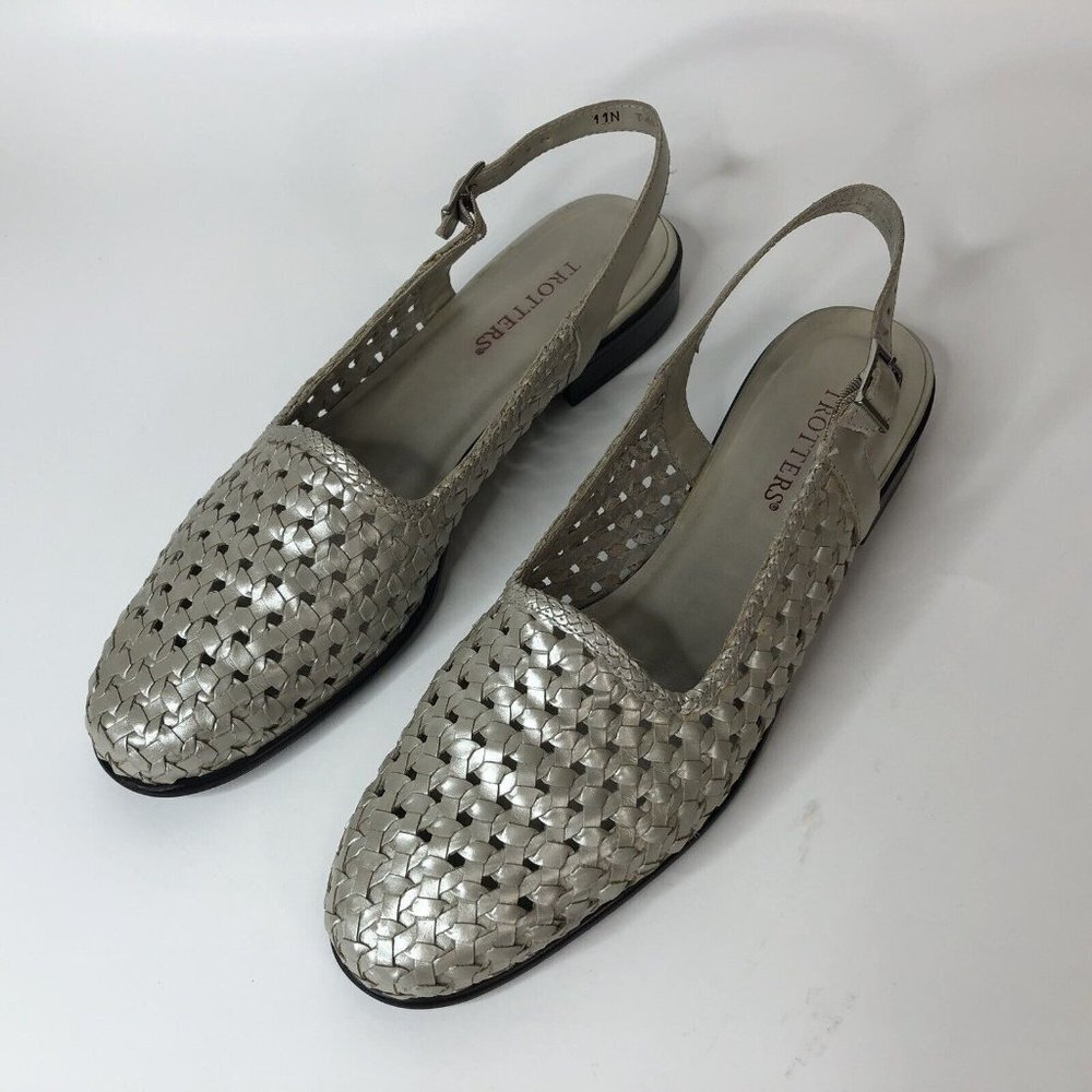 Trotters Women Closed Toe Sandal Size 11N Narrow Woven Leather Silver Slingback - Picture 3 of 11